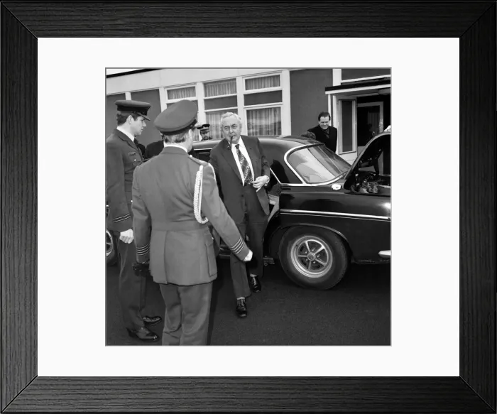 Framed Print : Mr. and Mrs. Harold Wilson P. M. and Mr. and Mrs. Jim Callaghan. February 1975 75-00855 Framed Print : Mr. and Mrs. Harold Wilson P. M. and Mr. and Mrs. Jim Callaghan. February 1975 75-00855