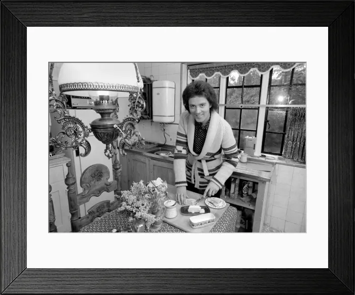 Framed Print : Pop Singer: Gilbert O Sullivan. February 1975 75-00938-001 Framed Print : Pop Singer: Gilbert O Sullivan. February 1975 75-00938-001