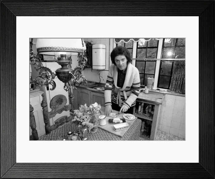 Framed Print : Pop Singer: Gilbert O Sullivan. February 1975 75-00938-002 Framed Print : Pop Singer: Gilbert O Sullivan. February 1975 75-00938-002