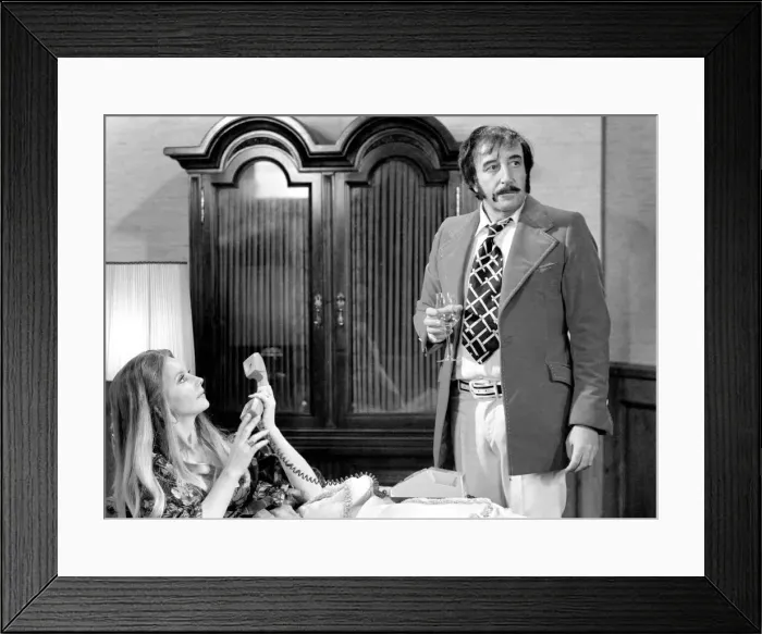 Framed Print : Actor / Humour / comedy. Peter Sellers filming Pink Panther Framed Print : Actor / Humour / comedy. Peter Sellers filming Pink Panther
