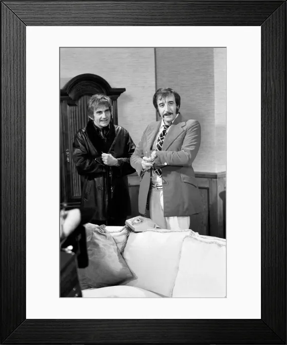 Framed Print : Actor  /  Humour  /  comedy. Peter Sellers filming Pink Panther
