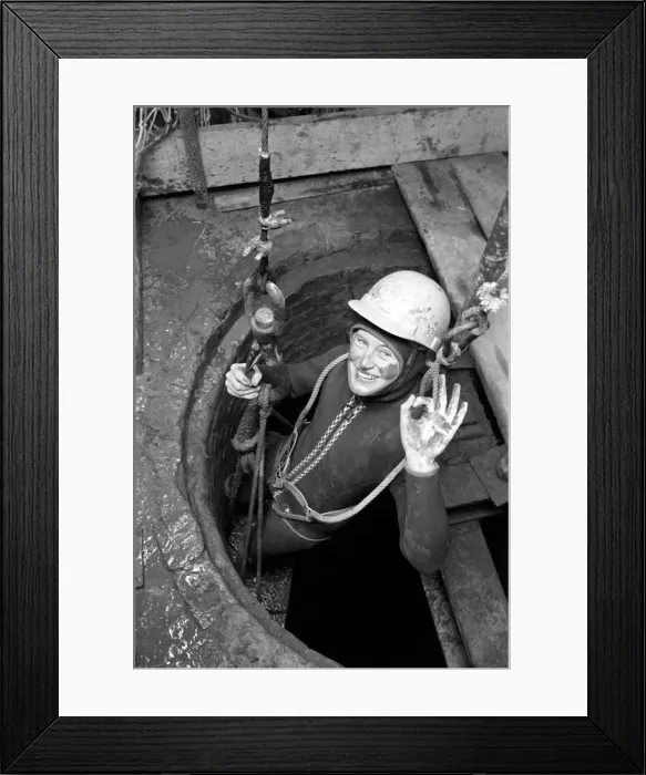Framed Print : Well diver, Sally Manson. February 1975 75-00667-004