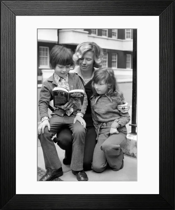 Framed Print : Linda Lee. Mrs. Kung Fu in London. Mrs. Kung Fu, Linda Lee widow of the late Bruce Lee Framed Print : Linda Lee. Mrs. Kung Fu in London. Mrs. Kung Fu, Linda Lee widow of the late Bruce Lee