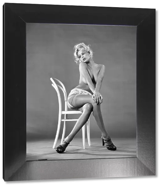 Glamour. Stocking Fashion. Jilly Johnson. February 1975 75-00713-001