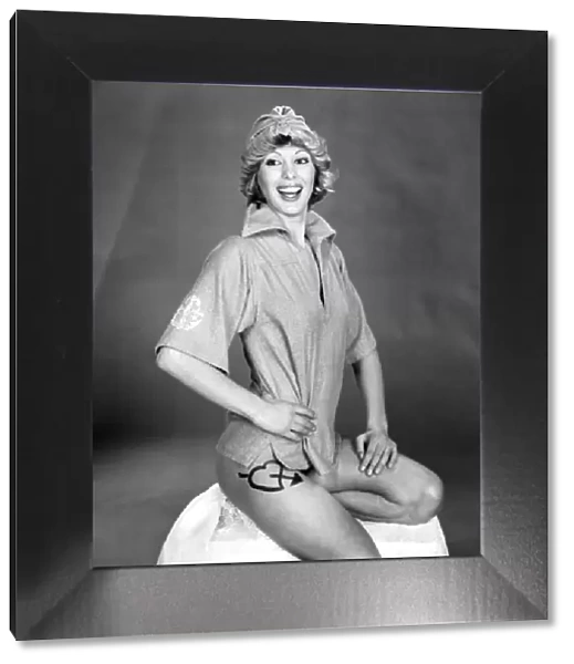 Model: Nicki Howarth. February 1975 75-00717-006