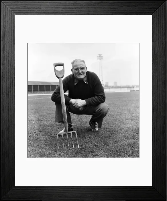 Framed Print : Old man / Grounds man / Humour. January 1975 75-00466-005 Framed Print : Old man / Grounds man / Humour. January 1975 75-00466-005