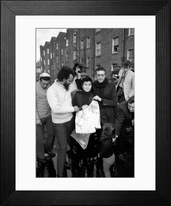 Framed Print : John Lennon and Yoko pictured on the roof of Black House in Holloway Road, with Michael X Framed Print : John Lennon and Yoko pictured on the roof of Black House in Holloway Road, with Michael X