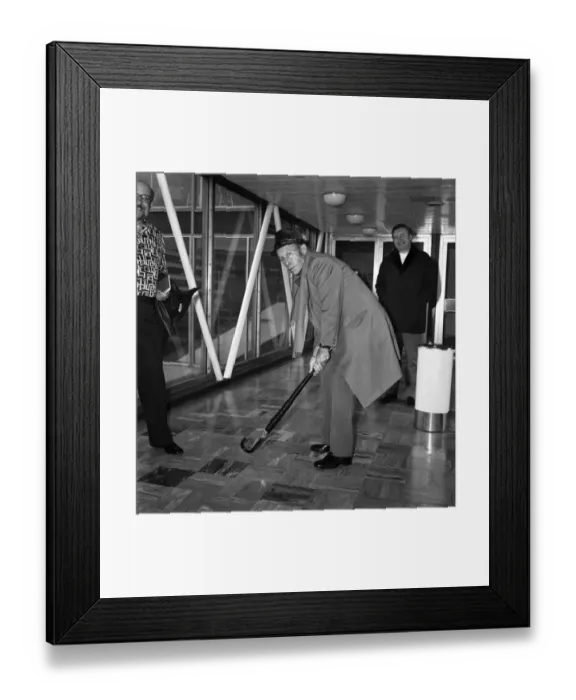 Framed Print : L. A. P. Singer. Bing Crosby. March 1975 75-01190-002 Framed Print : L. A. P. Singer. Bing Crosby. March 1975 75-01190-002