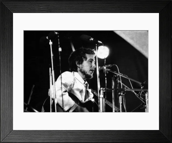 Framed Print : Bob Dylan performing at The Isle of Wight Festival. 30th August 1969 Framed Print : Bob Dylan performing at The Isle of Wight Festival. 30th August 1969