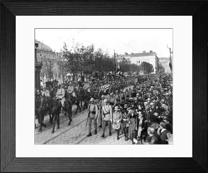 Framed Print : A gun carriage flanked by columns of French war orphans during the funeral of an American