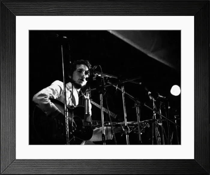 Framed Print : Bob Dylan performing at The Isle of Wight Festival. 30th August 1969