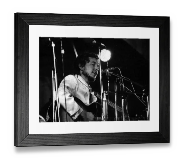 Framed Print : Bob Dylan performing at The Isle of Wight Festival. 30th August 1969 Framed Print : Bob Dylan performing at The Isle of Wight Festival. 30th August 1969