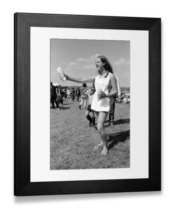 Framed Print : Popcorn Salesgirl Heather Binks at The Tenth National Jazz and Blues Festival