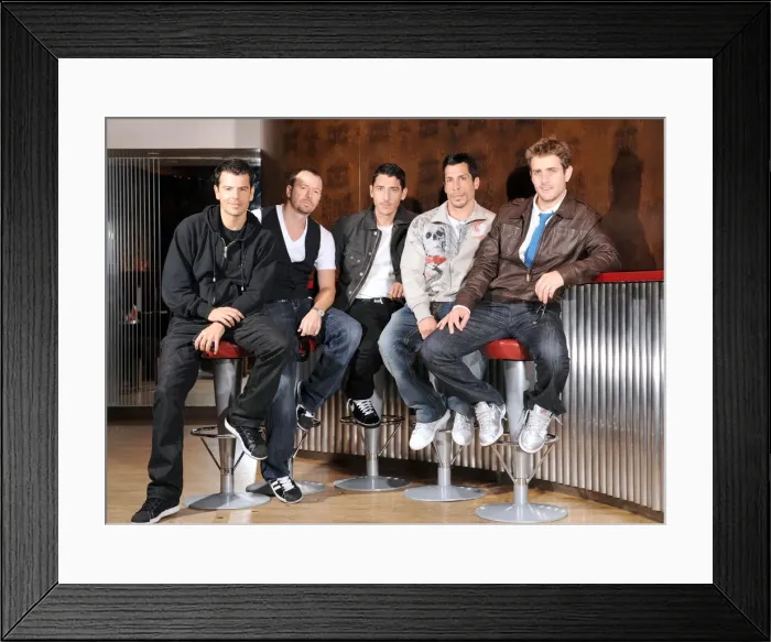 Framed Print : 1980s / 1990s boy band New Kids on The Block pose for the camera at the launch of their Framed Print : 1980s / 1990s boy band New Kids on The Block pose for the camera at the launch of their