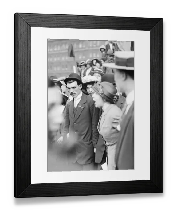 Framed Print : Miss Sylvia Pankhurst, youngest daughter of Mrs Emmeline Pankhurst seen here addressing a