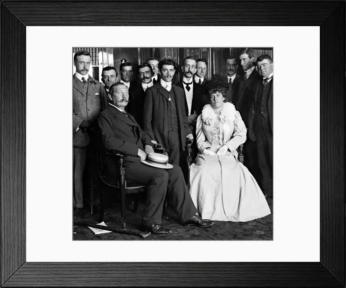 Framed Print : Sir Arthur Conan Doyle and Lady Conan Doyle. DM7254A Framed Print : Sir Arthur Conan Doyle and Lady Conan Doyle. DM7254A