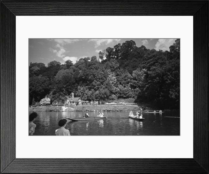 Framed Print : Families enjoying some fun on the Grand Union canal in between Watford and Rickmansworth Framed Print : Families enjoying some fun on the Grand Union canal in between Watford and Rickmansworth