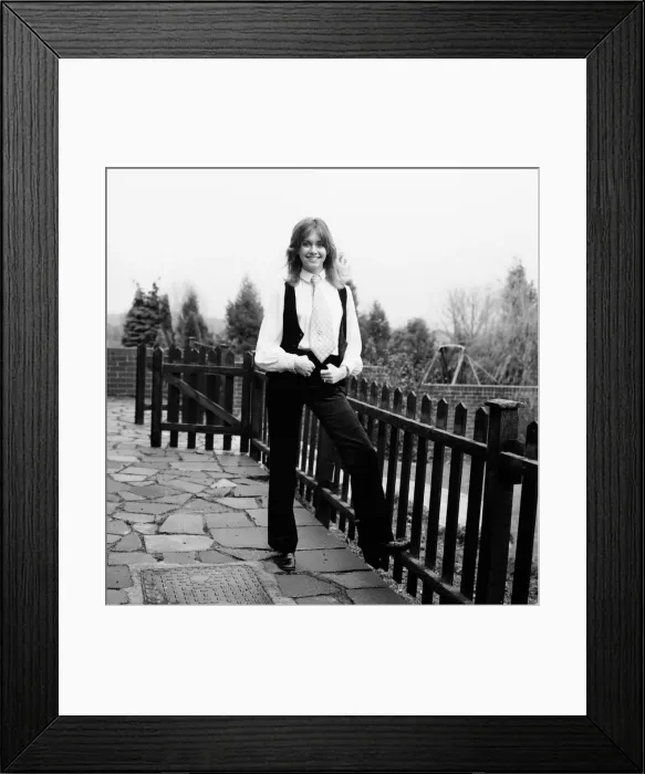 Framed Print : Australian singer Olivia Newton-John who is to appear with Cliff Richard on a Christmas Framed Print : Australian singer Olivia Newton-John who is to appear with Cliff Richard on a Christmas