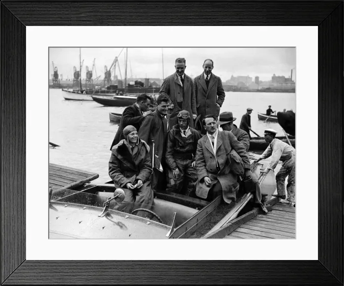 Framed Print : Amelia Earhart, Aviation Pioneer Atlantic Flight. 1st female to fly the Atlantic Framed Print : Amelia Earhart, Aviation Pioneer Atlantic Flight. 1st female to fly the Atlantic