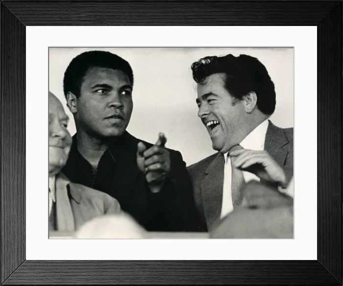 Framed Print : Muhammad Ali at Nuneaton. The boxing legend brought his own kind of magic to thrill