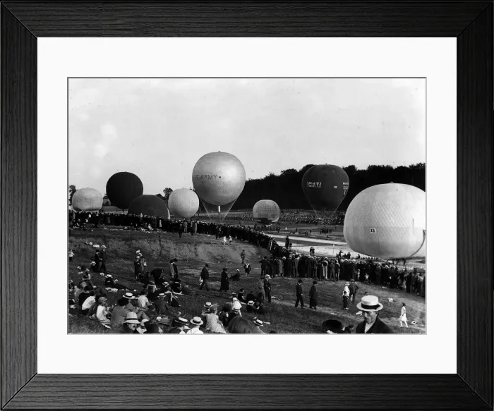 Framed Print : The Gordon Bennett Balloon Race in Brussels Belgium in June 7th 1925 Framed Print : The Gordon Bennett Balloon Race in Brussels Belgium in June 7th 1925