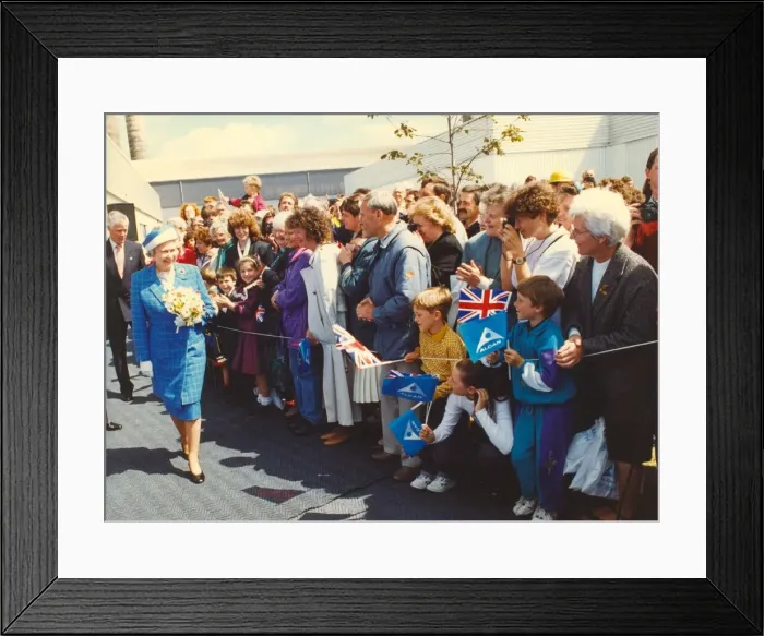 Framed Print : Queen Elizabeth II visits Alcans smelter in Lynemouth 26th June 1993 Framed Print : Queen Elizabeth II visits Alcans smelter in Lynemouth 26th June 1993