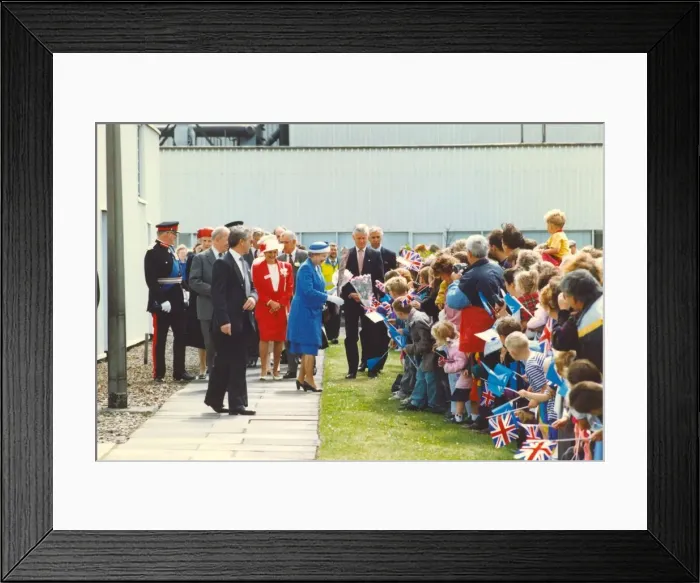 Framed Print : Queen Elizabeth II visits Alcans smelter in Lynemouth 26th June 1993 Framed Print : Queen Elizabeth II visits Alcans smelter in Lynemouth 26th June 1993