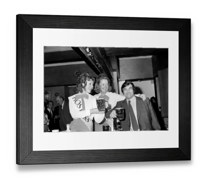 Framed Print : Freddie Trueman at the new Saxon Motor hotel, Ainley Top, Huddersfield Framed Print : Freddie Trueman at the new Saxon Motor hotel, Ainley Top, Huddersfield