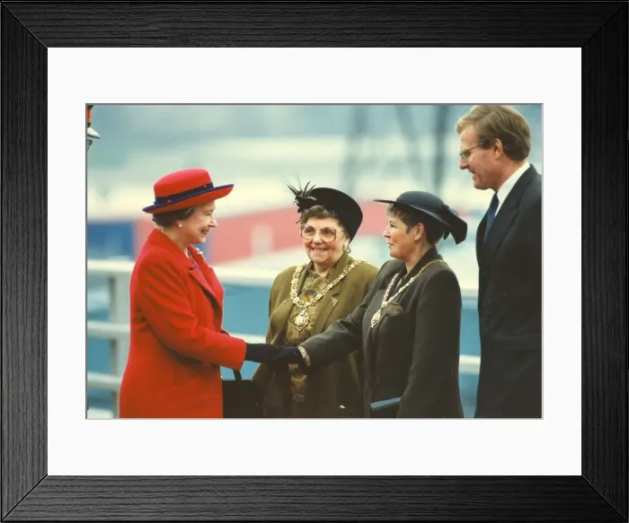 Framed Print : Queen Elizabeth II visits the North East to officially open the Blaydon Bridge Framed Print : Queen Elizabeth II visits the North East to officially open the Blaydon Bridge
