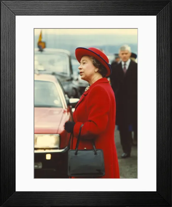 Framed Print : Queen Elizabeth II visits the North East to officially open the Blaydon Bridge Framed Print : Queen Elizabeth II visits the North East to officially open the Blaydon Bridge