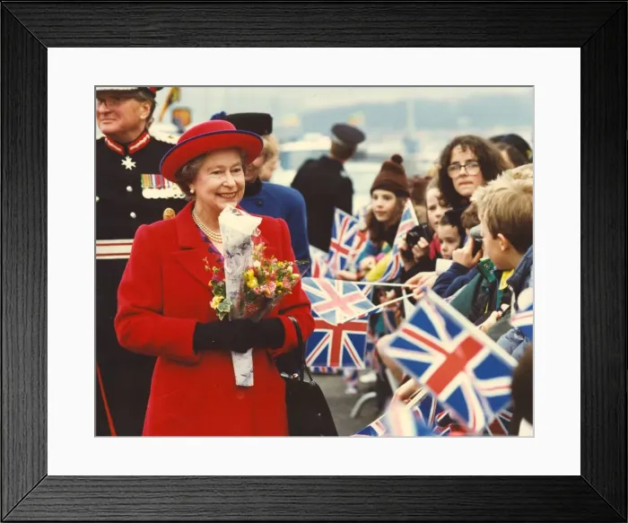 Framed Print : Queen Elizabeth II visits the North East to officially open the Blaydon Bridge Framed Print : Queen Elizabeth II visits the North East to officially open the Blaydon Bridge