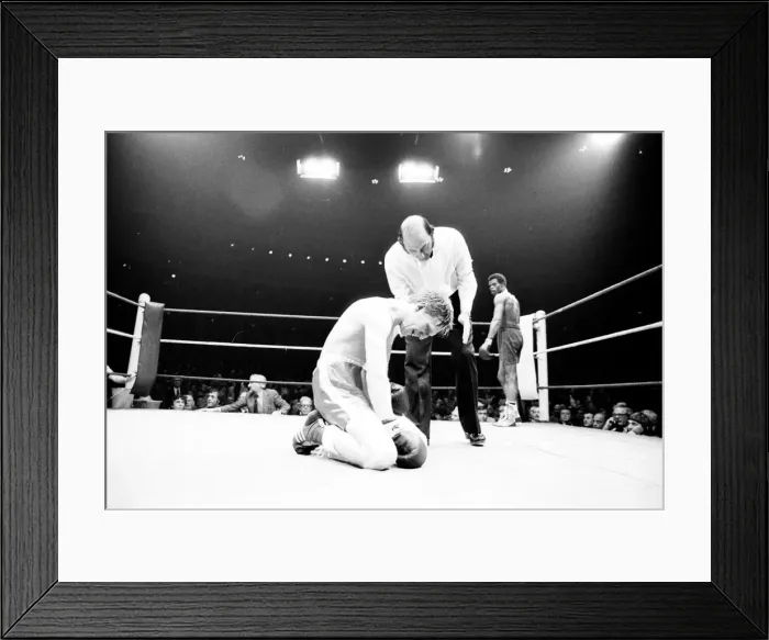 Framed Print : Colin Jones of Wales on the floor after a low punch in the 8th round of his defence of Framed Print : Colin Jones of Wales on the floor after a low punch in the 8th round of his defence of