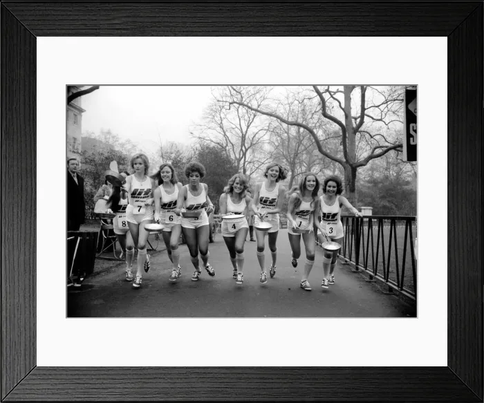 Framed Print : Humour / Unusual / Sport. Charity Pancake Race. Lincolns Inn Fields Framed Print : Humour / Unusual / Sport. Charity Pancake Race. Lincolns Inn Fields