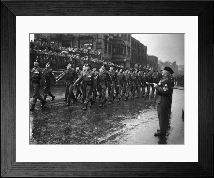 Framed Print : Freedom of Oldham to the 41st (Oldham) Royal Tank Regt: Troops of the 41st Oldham Royal