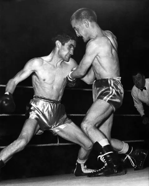 British Flyweight Championship, Belfast. Frank Jones (left