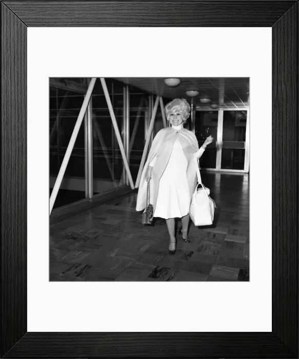 Framed Print : L. A. P. Actress Barbara Windsor. Departure of actress Barbara Windsor from London Airport Framed Print : L. A. P. Actress Barbara Windsor. Departure of actress Barbara Windsor from London Airport