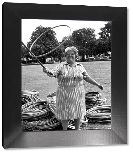 The hula hoop whirls again. August 1976 P004896