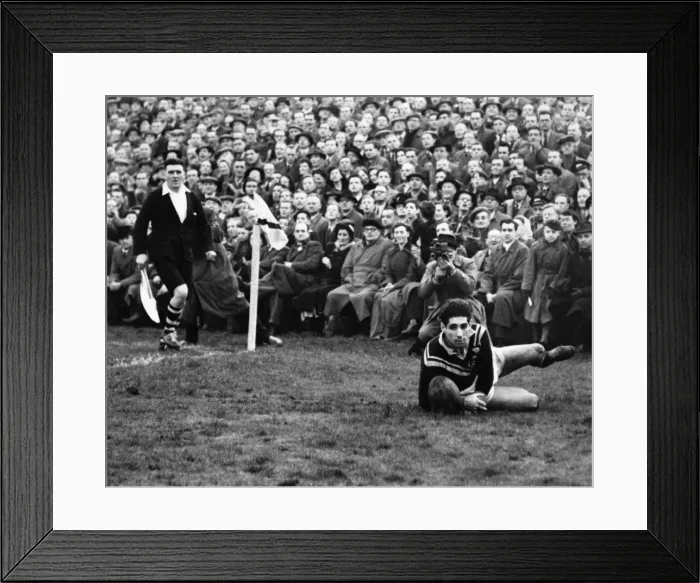 Framed Print : Just before half-time, Forrest the Kiwis winger scored a try which White failed to Framed Print : Just before half-time, Forrest the Kiwis winger scored a try which White failed to