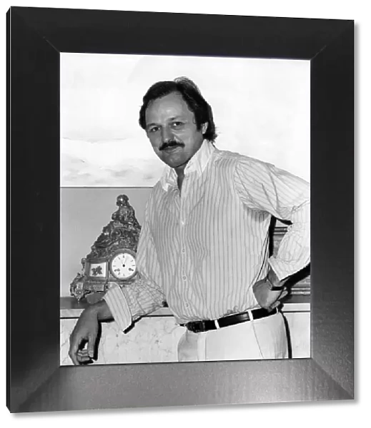 Actor Peter Bowles at his Hammersmith Home. June 1980 P003848