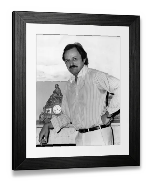 Framed Print : Actor Peter Bowles at his Hammersmith Home. June 1980 P003848