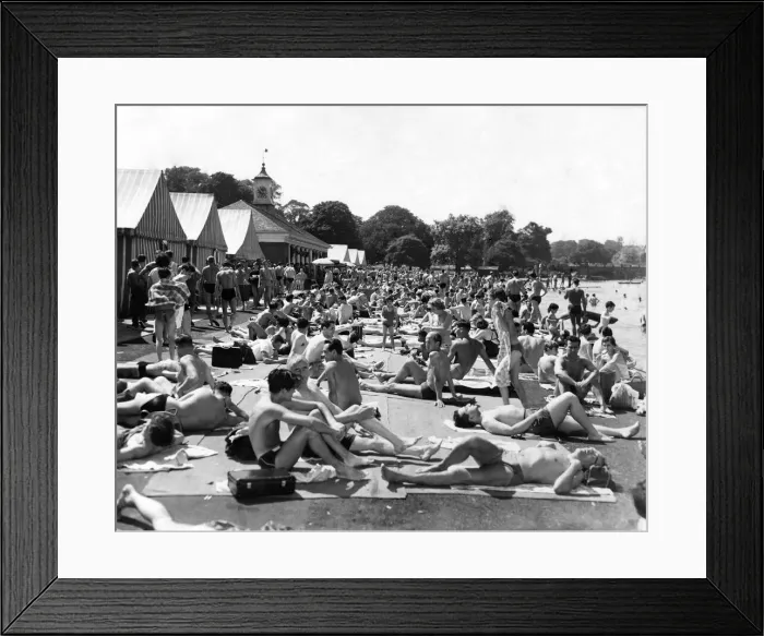 Framed Print : Summer: Weather Hot. The lido, Hyde Park, was Crowded with swimmers Framed Print : Summer: Weather Hot. The lido, Hyde Park, was Crowded with swimmers