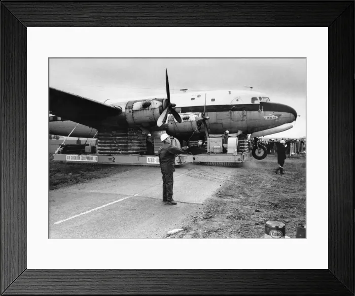 Framed Print : A Revolutionary Hovermove Method of Aircraft Recovery was Demonstrated at Heathrow