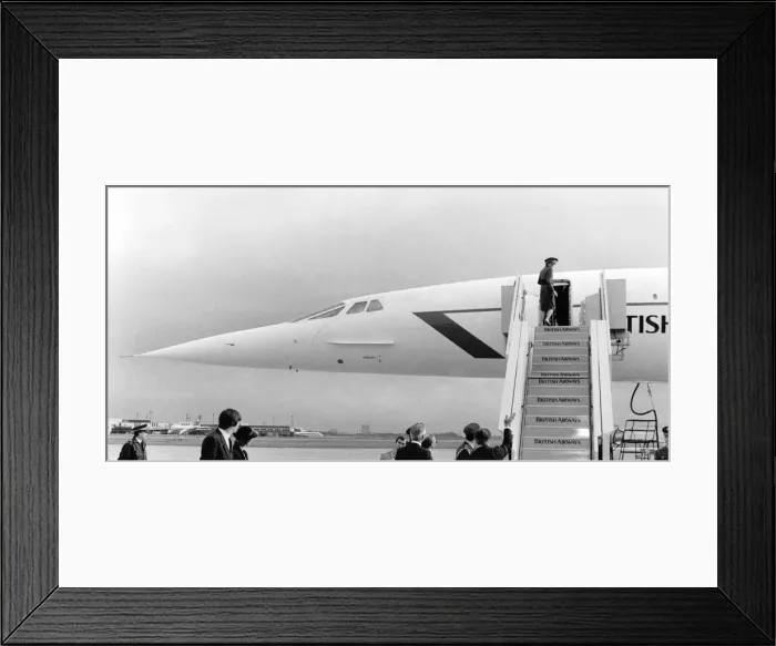 Framed Print : Prince Charles & Princess Diana in Vienna. Diana travelled first class yesterday when she Framed Print : Prince Charles & Princess Diana in Vienna. Diana travelled first class yesterday when she