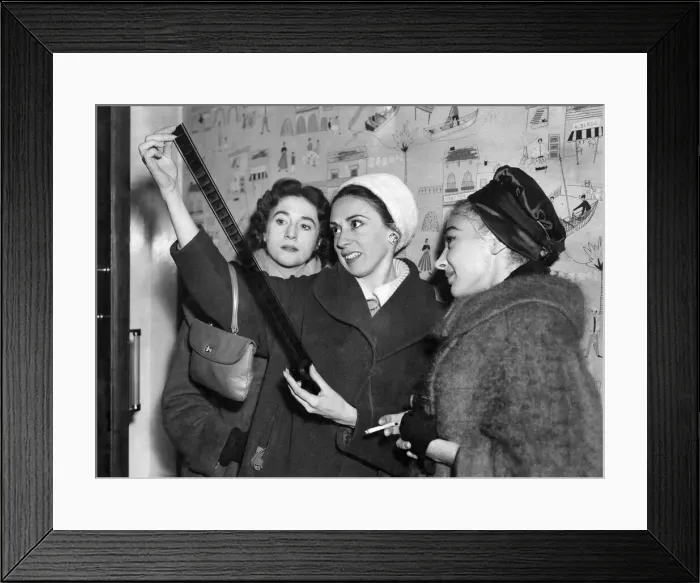 Framed Print : Members of the Royal Ballet Company, who are appearing at the Opera House Manchester Framed Print : Members of the Royal Ballet Company, who are appearing at the Opera House Manchester