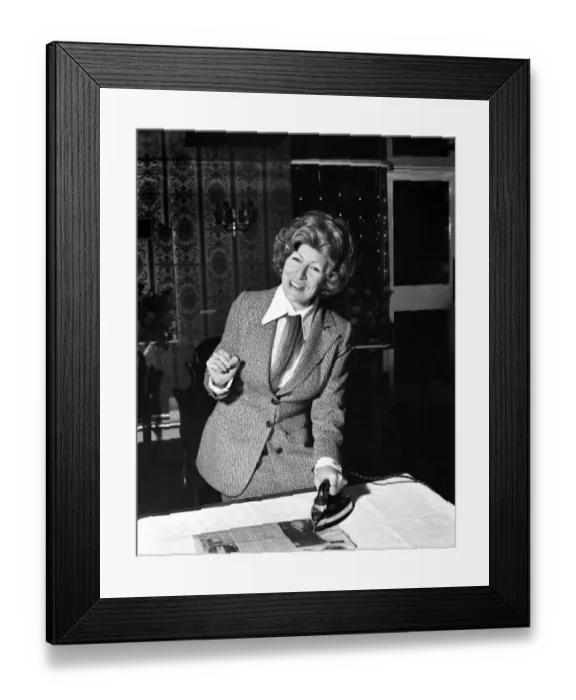 Framed Print : Singer: Faith Brown. February 1975 75-00738-015 Framed Print : Singer: Faith Brown. February 1975 75-00738-015