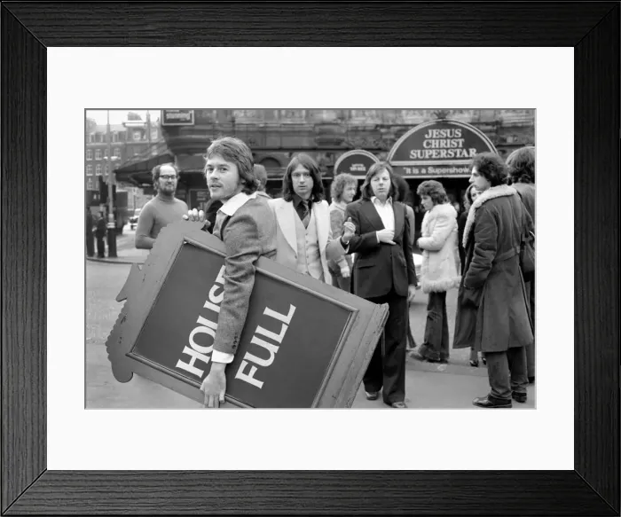 Framed Print : Superstar notches up 1000 performances at the Palace theatre