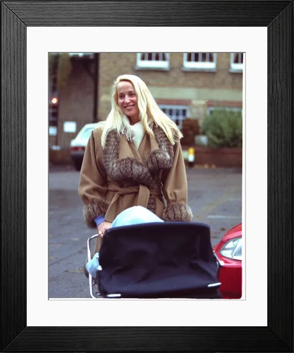 Framed Print : Model Jerry Hall leaves home today with baby son Gabriel in the pram Framed Print : Model Jerry Hall leaves home today with baby son Gabriel in the pram