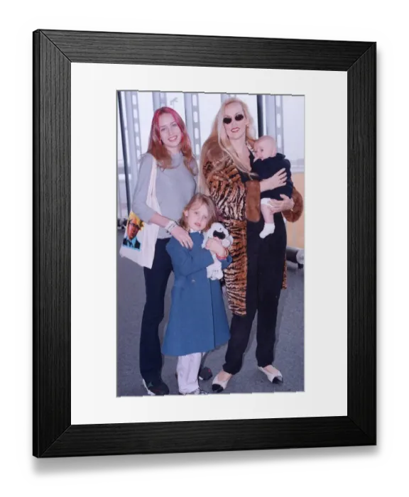 Framed Print : Jerry Hall Supermodel at London Airport April 1998 with her Family Scarlette