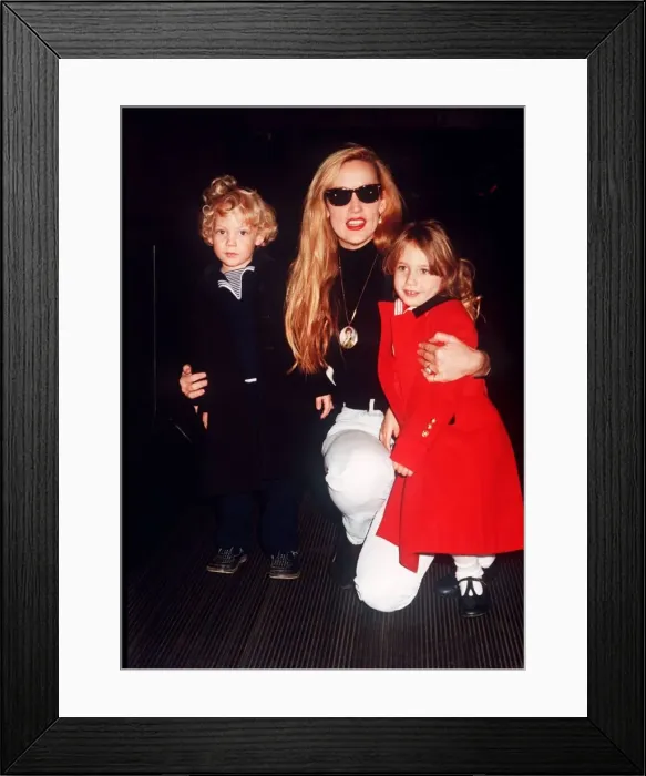 Framed Print : Jerry Hall model with children Elizabeth Scarlet and James at Heathrow airport leaving Framed Print : Jerry Hall model with children Elizabeth Scarlet and James at Heathrow airport leaving