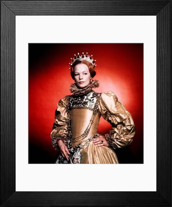 Framed Print : Glenda Jackson as Queen Elizabeth 1 in 1971 Framed Print : Glenda Jackson as Queen Elizabeth 1 in 1971